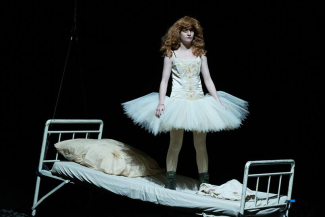 Grokis Mutter by Lena Lagushonkova in Shauspiel Stuttgart